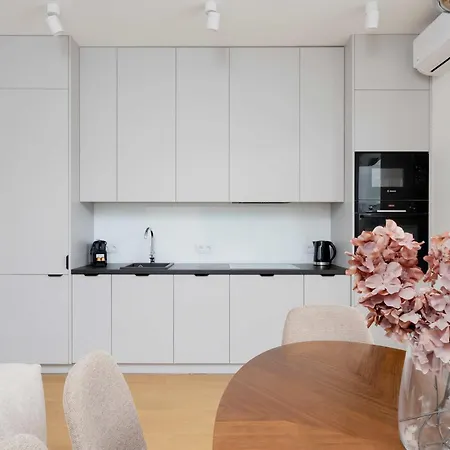 Exceptional For 6 People By Renters Prestige Apartment Warsaw