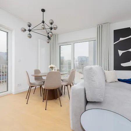 Exceptional For 6 People By Renters Prestige