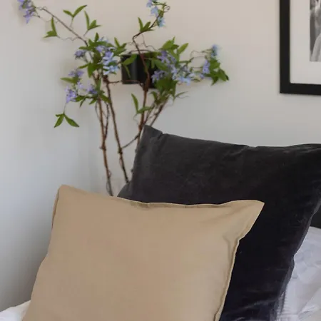 Exceptional For 6 People By Renters Prestige